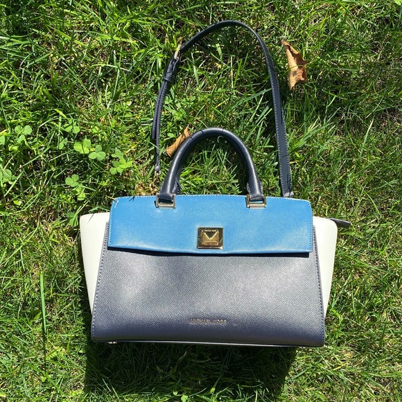 💘 Host Pick 💘 MK Sylvia Medium Crossgrain Leather Satchel - Picture 2 of 9